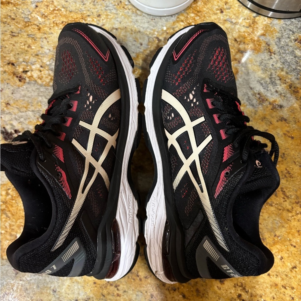 ASICS GT 2000 7 size 7 - Picture 8 of 9